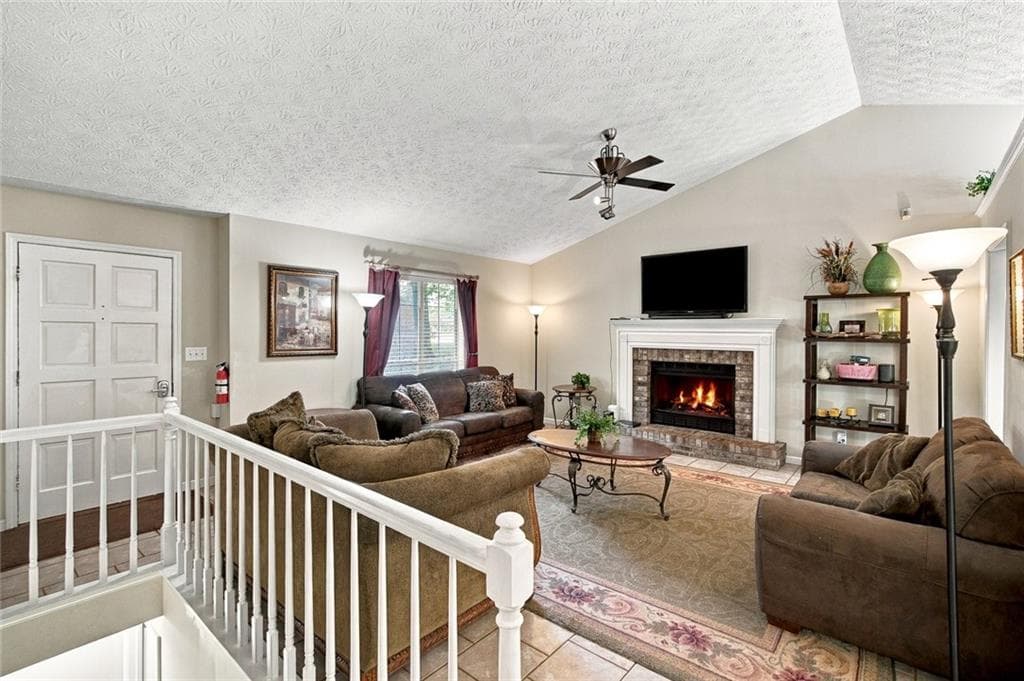 3 bedroom, 3 bathroom, 2,006 sq ft single family residence for sale at 1204 Towne Harbor Court, Woodstock, GA 30189 — photo 4