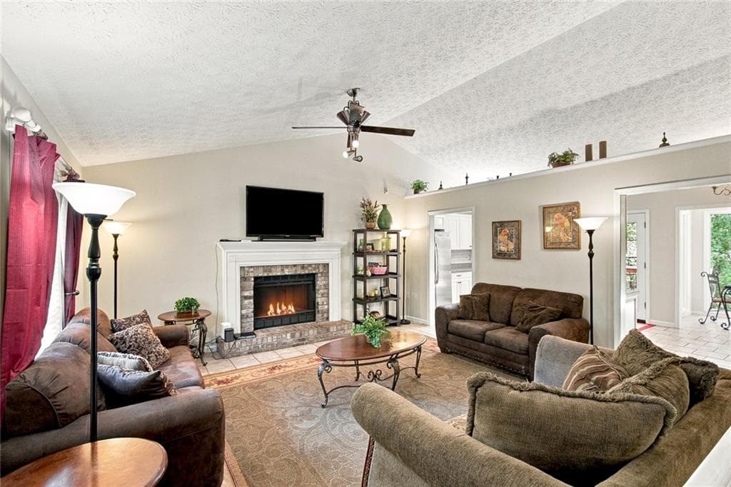 3 bedroom, 3 bathroom, 2,006 sq ft single family residence for sale at 1204 Towne Harbor Court, Woodstock, GA 30189 — photo 5