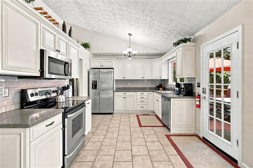 3 bedroom, 3 bathroom, 2,006 sq ft single family residence for sale at 1204 Towne Harbor Court, Woodstock, GA 30189 — photo 8