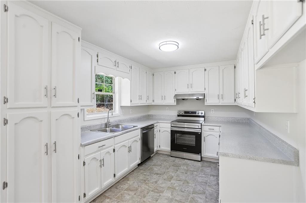 3 bedroom, 2 bathroom, 1,908 sq ft single family residence under contract at 4051 Megan Road, Duluth, GA 30096 — photo 2