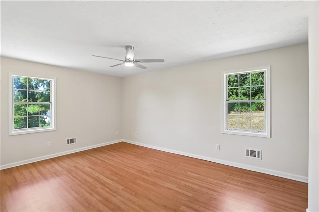3 bedroom, 2 bathroom, 1,908 sq ft single family residence under contract at 4051 Megan Road, Duluth, GA 30096 — photo 4