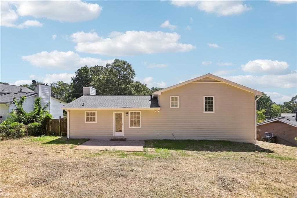 3 bedroom, 2 bathroom, 1,908 sq ft single family residence under contract at 4051 Megan Road, Duluth, GA 30096 — photo 5