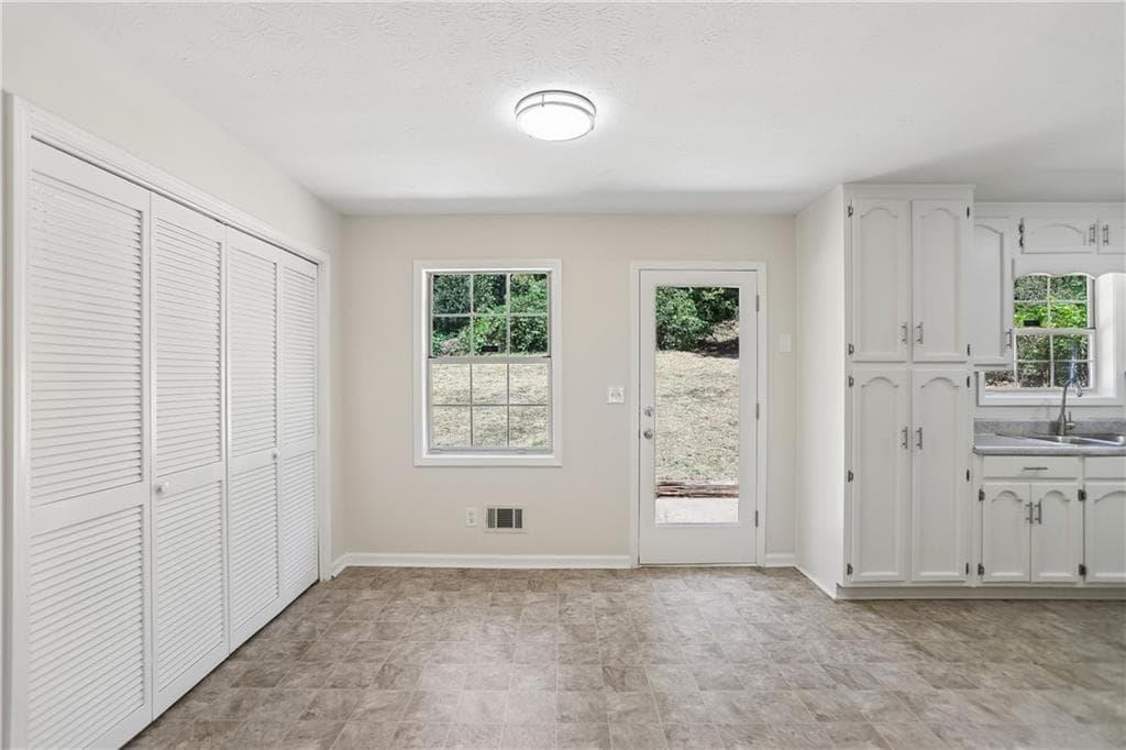 3 bedroom, 2 bathroom, 1,908 sq ft single family residence under contract at 4051 Megan Road, Duluth, GA 30096 — photo 9
