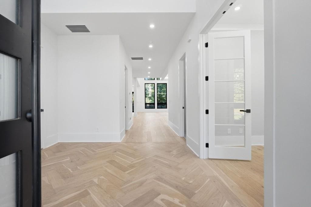 6 bedroom, 6 bathroom, 4,300 sq ft single family residence for sale at 1343 Merry Lane, Atlanta, GA 30329 — photo 5