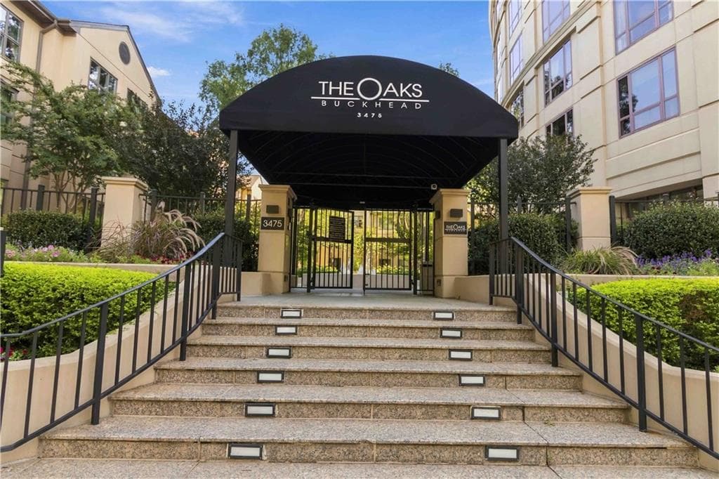 3 bedroom, 3 bathroom, 2,256 sq ft townhouse for rent at 3475 OAK VALLEY RD. NE 140, Atlanta, GA 30326 for $4,000 a month — photo 1 of 41