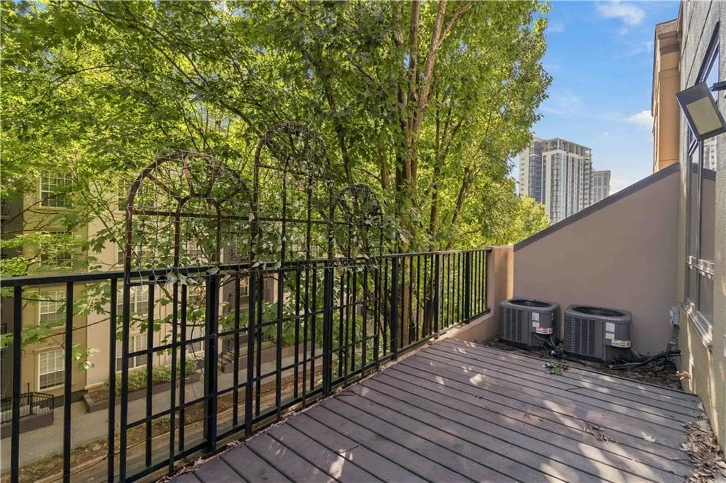 3 bedroom, 3 bathroom, 2,256 sq ft townhouse for rent at 3475 OAK VALLEY RD. NE 140, Atlanta, GA 30326 for $4,000 a month — photo 6