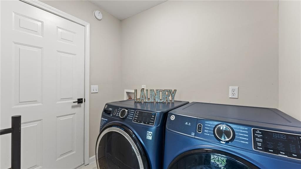4 bedroom, 3 bathroom, 2,681 sq ft single family residence under contract at 2030 Clayburn Drive, Cumming, GA 30040 — photo 6