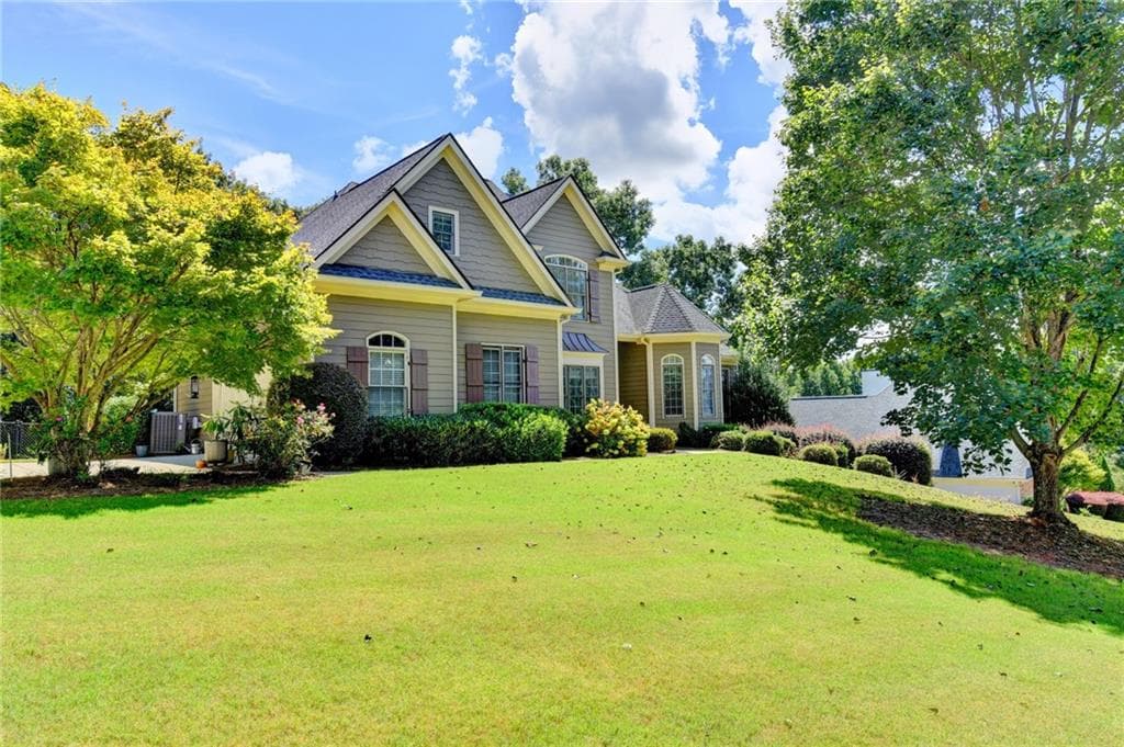 4 bedroom, 5 bathroom, 4,400 sq ft single family residence for sale at 5720 Red Maple Trace, Cumming, GA 30028 — photo 2