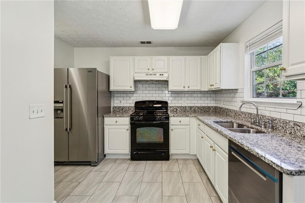 3 bedroom, 3 bathroom, 1,540 sq ft single family residence for rent at 300 Carrington Way, Canton, GA 30115 for $2,300 a month — photo 10