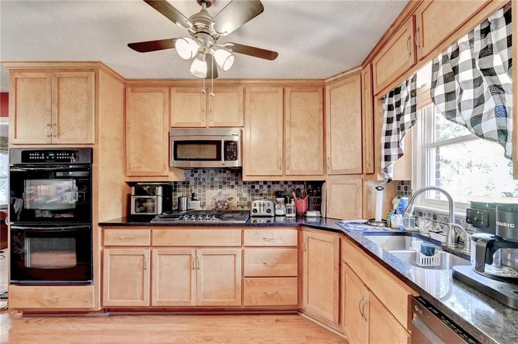 3 bedroom, 2 bathroom, 1,566 sq ft single family residence under contract at 2926 Elizabeth Lane, Snellville, GA 30078 — photo 8