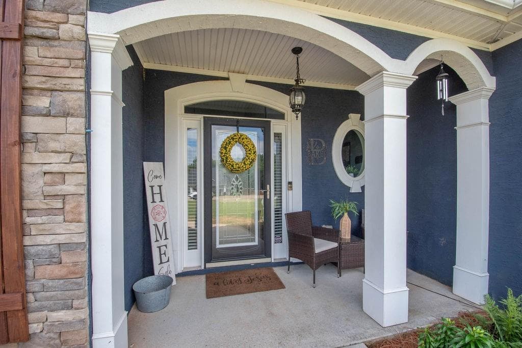 5 bedroom, 4 bathroom, 2,647 sq ft single family residence for sale at 128 Windsor Court, Williamson, GA 30292 — photo 3