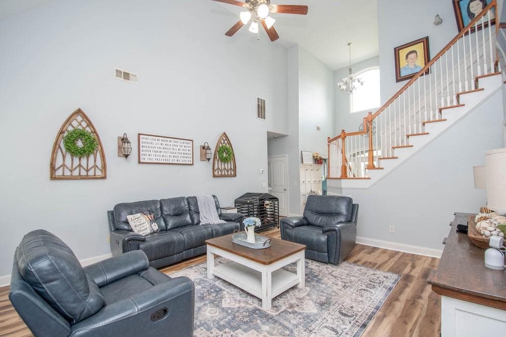 5 bedroom, 4 bathroom, 2,647 sq ft single family residence for sale at 128 Windsor Court, Williamson, GA 30292 — photo 4