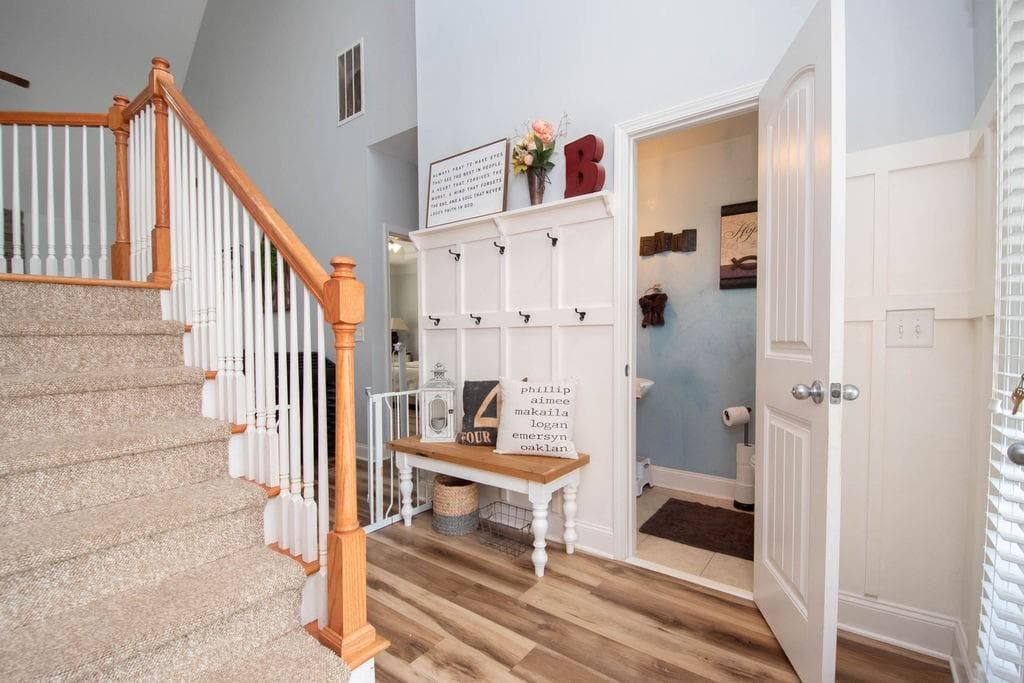 5 bedroom, 4 bathroom, 2,647 sq ft single family residence for sale at 128 Windsor Court, Williamson, GA 30292 — photo 5