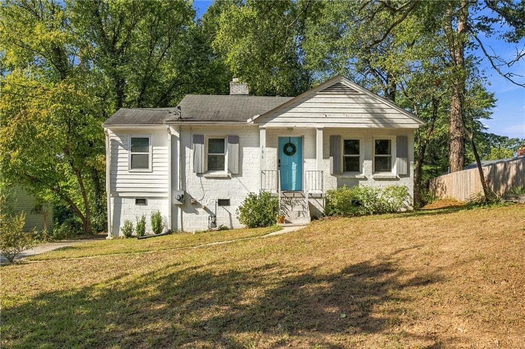 2 bedroom, 1 bathroom, 927 sq ft single family residence for sale at 106 Aviation Road, Marietta, GA 30060