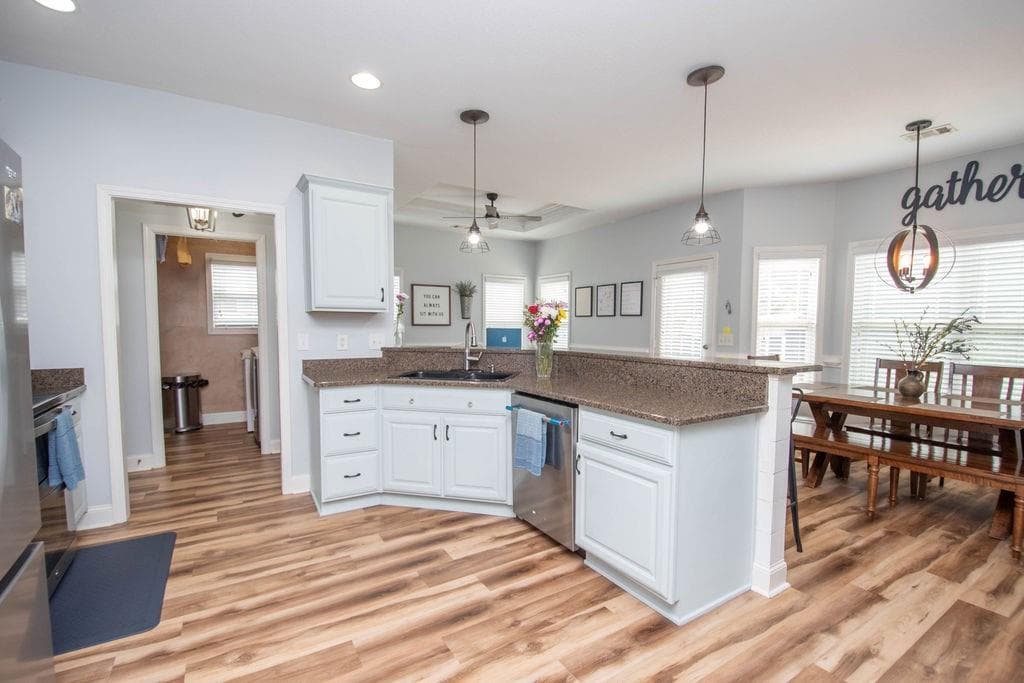 5 bedroom, 4 bathroom, 2,647 sq ft single family residence for sale at 128 Windsor Court, Williamson, GA 30292 — photo 8