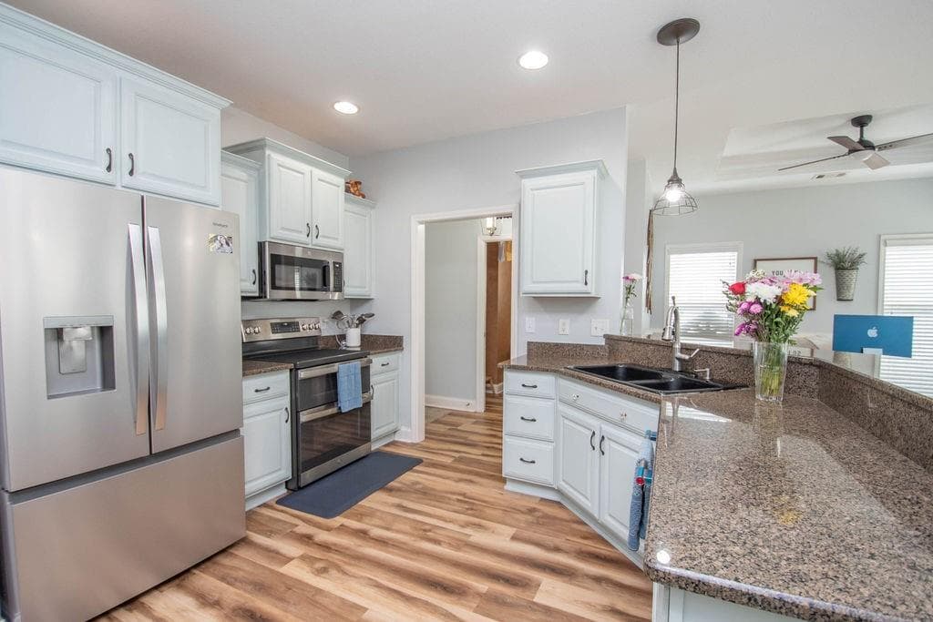 5 bedroom, 4 bathroom, 2,647 sq ft single family residence for sale at 128 Windsor Court, Williamson, GA 30292 — photo 9