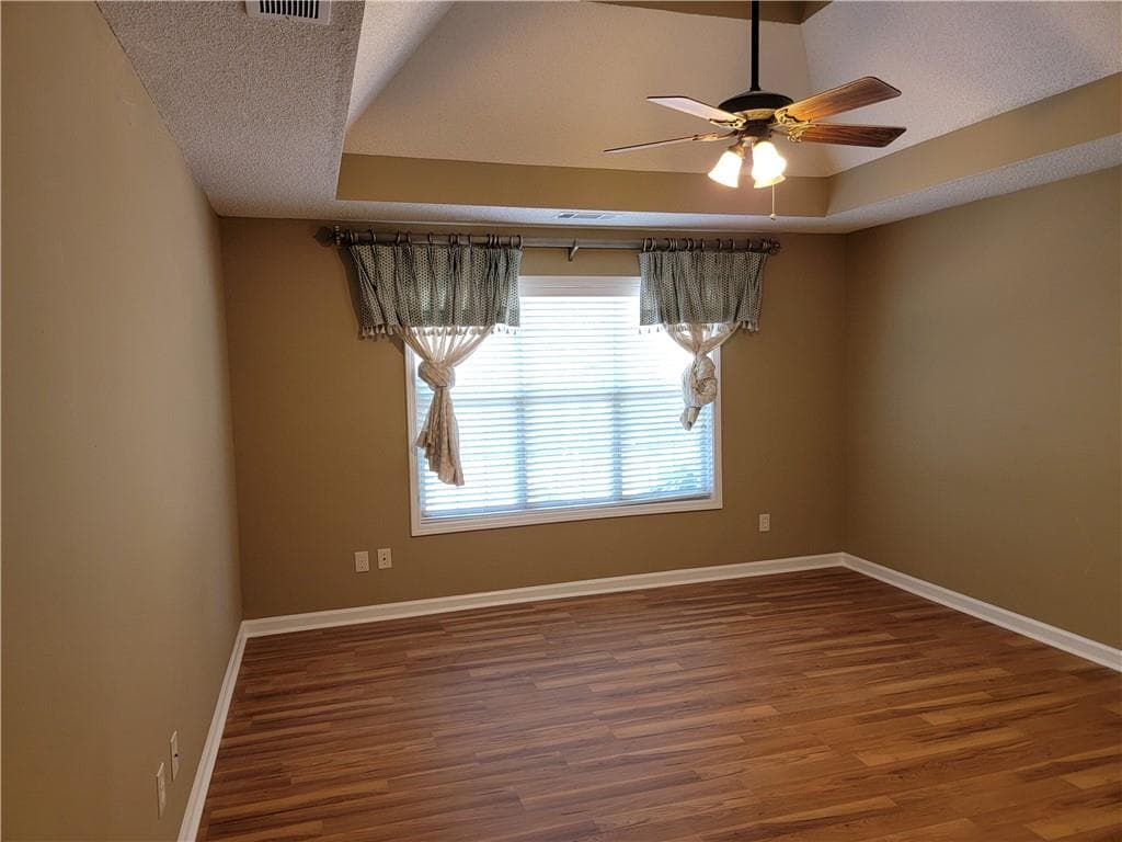 4 bedroom, 2 bathroom, 1,889 sq ft single family residence for sale at 485 Crosshaven Way, Mcdonough, GA 30253 — photo 4
