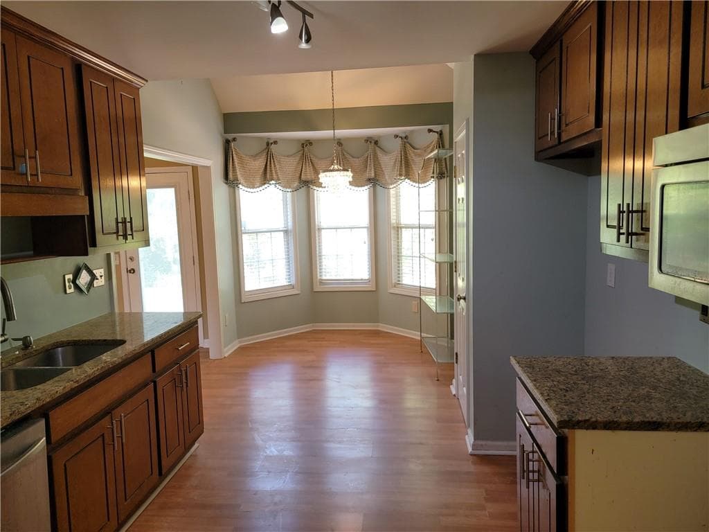 4 bedroom, 2 bathroom, 1,889 sq ft single family residence for sale at 485 Crosshaven Way, Mcdonough, GA 30253 — photo 6