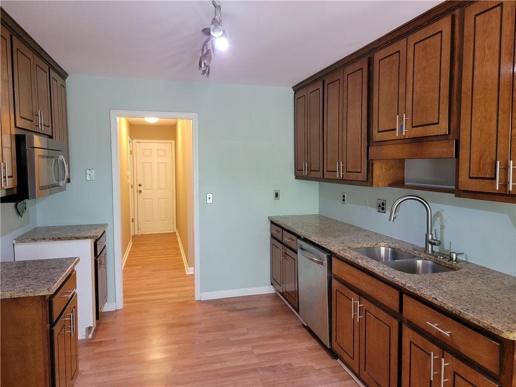 4 bedroom, 2 bathroom, 1,889 sq ft single family residence for sale at 485 Crosshaven Way, Mcdonough, GA 30253 — photo 7