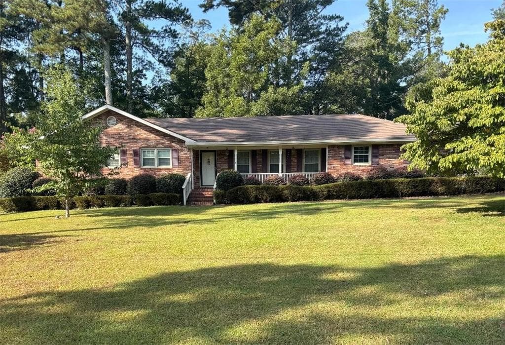 3 bedroom, 2 bathroom, 1,640 sq ft single family residence under contract at 2651 Wil Co Court, Snellville, GA 30078