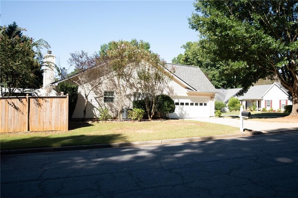 3 bedroom, 2 bathroom, 1,498 sq ft single family residence for sale at 3283 Liberty Commons Drive, Kennesaw, GA 30144 — photo 4