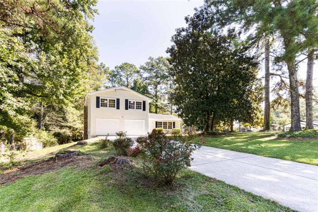4 bedroom, 3 bathroom, 1,896 sq ft single family residence for sale at 680 Emerald Forest Circle, Lawrenceville, GA 30044 — photo 3