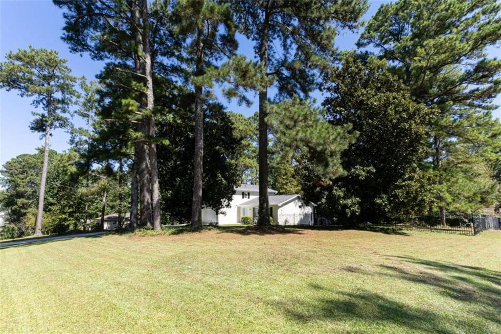 4 bedroom, 3 bathroom, 1,896 sq ft single family residence for sale at 680 Emerald Forest Circle, Lawrenceville, GA 30044 — photo 4