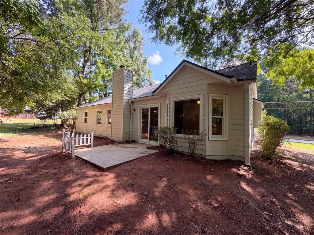 3 bedroom, 2 bathroom, 1,637 sq ft single family residence for sale at 3725 Windy Hill Drive, Conyers, GA 30013 — photo 5