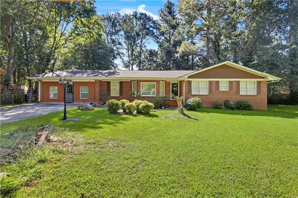 3 bedroom, 2 bathroom, 1,914 sq ft single family residence for sale at 2246 Rhett Court, Lawrenceville, GA 30044 — photo 2