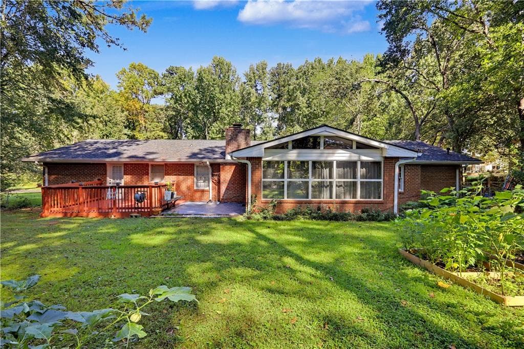 3 bedroom, 2 bathroom, 1,914 sq ft single family residence for sale at 2246 Rhett Court, Lawrenceville, GA 30044 — photo 5