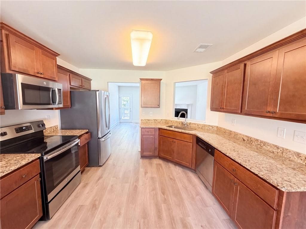 4 bedroom, 2 bathroom, 1,899 sq ft single family residence for sale at 249 Clearwater Drive, Monroe, GA 30655 — photo 2