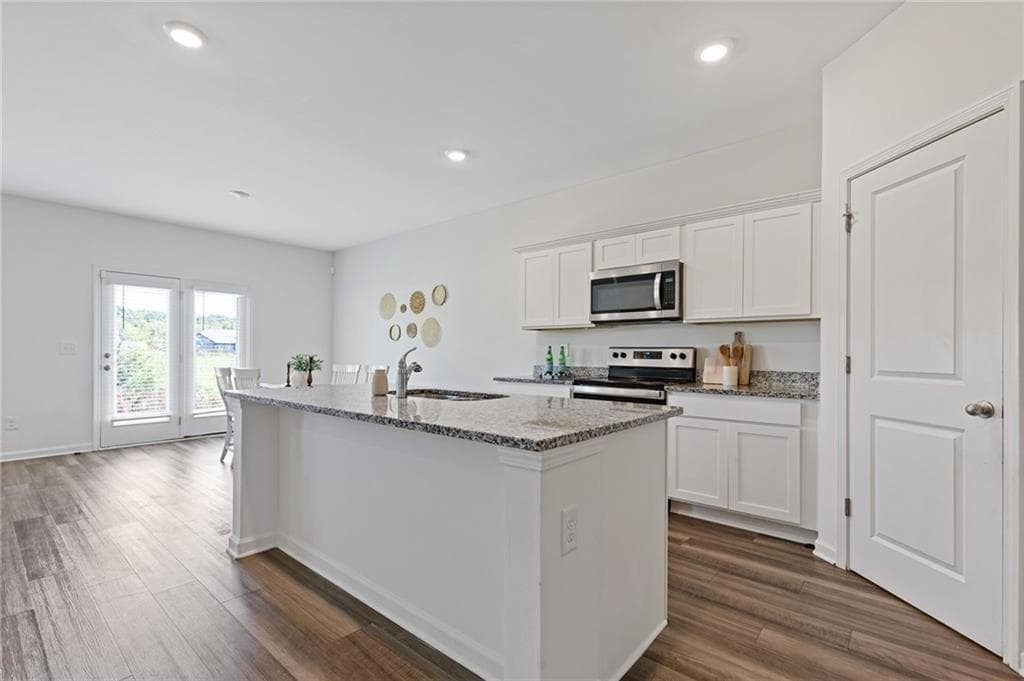 5 bedroom, 3 bathroom, 2,792 sq ft single family residence for sale at 778 Knightsbridge Lane, Winder, GA 30680 — photo 2