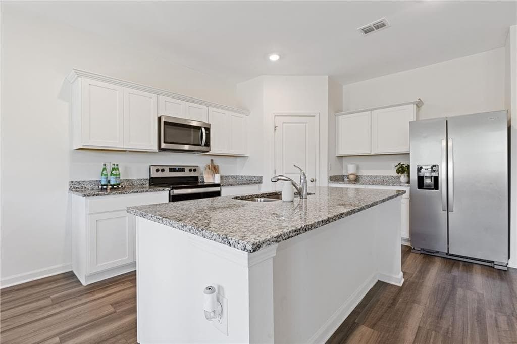 5 bedroom, 3 bathroom, 2,792 sq ft single family residence for sale at 778 Knightsbridge Lane, Winder, GA 30680 — photo 3