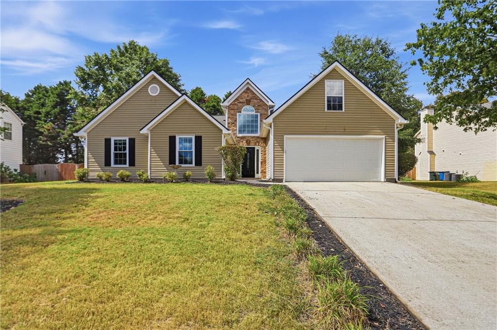 3 bedroom, 2 bathroom, 2,375 sq ft single family residence for sale at 3641 Coveside Court, Loganville, GA 30052 — photo 1 of 37