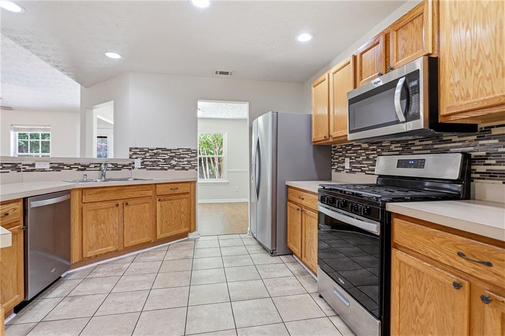 3 bedroom, 2 bathroom, 2,375 sq ft single family residence for sale at 3641 Coveside Court, Loganville, GA 30052 — photo 10