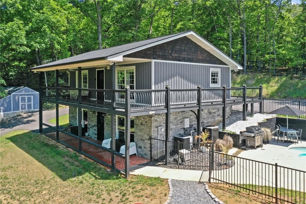 3 bedroom, 3 bathroom, 1,728 sq ft single family residence for sale at 45 Sun Valley Dr, Mineral Bluff, GA 30559 — photo 2