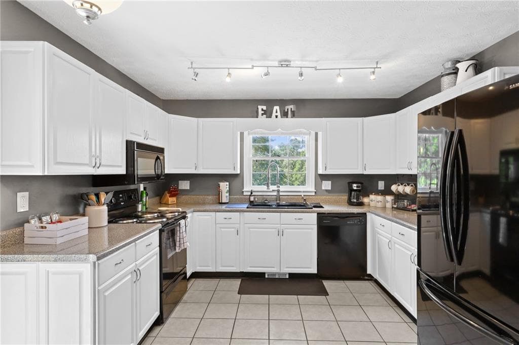 3 bedroom, 3 bathroom, 1,728 sq ft single family residence for sale at 45 Sun Valley Dr, Mineral Bluff, GA 30559 — photo 10
