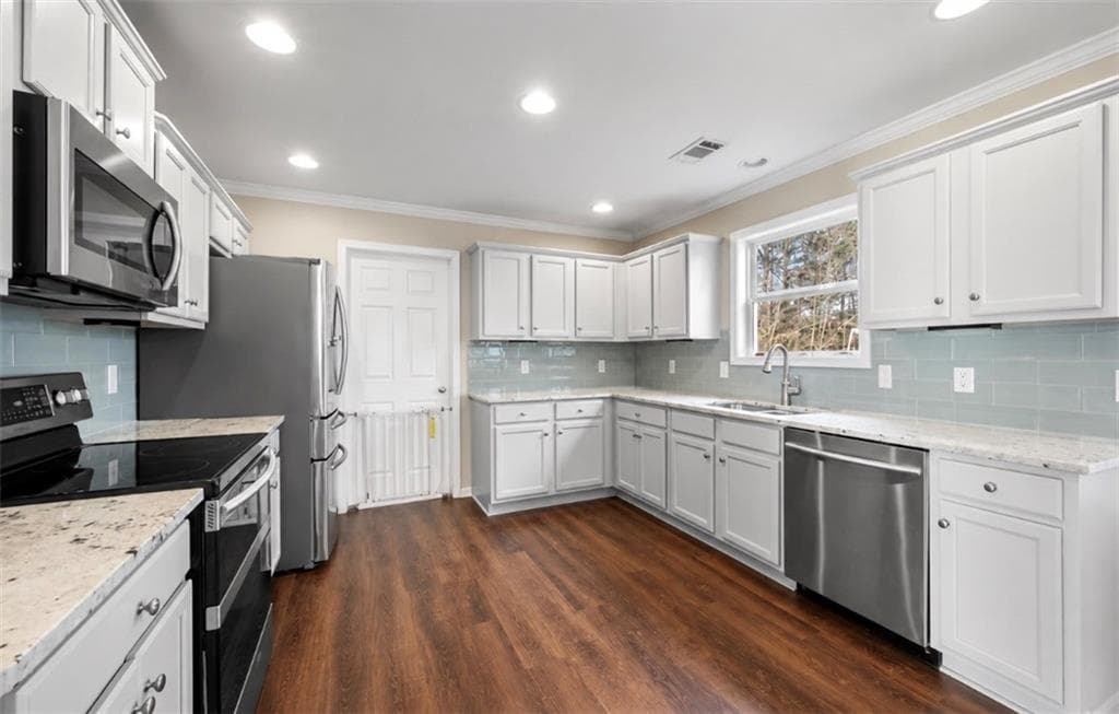 4 bedroom, 4 bathroom, 2,694 sq ft single family residence for rent at 8805 Penbrooke Court, Cumming, GA 30028 for $2,600 a month — photo 5