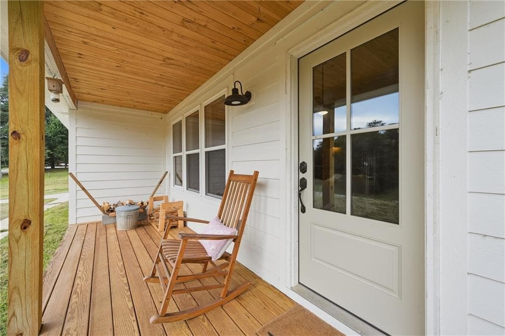 3 bedroom, 2 bathroom, 1,995 sq ft single family residence for sale at 5545 Odum Smallwood Road, Gainesville, GA 30506 — photo 3