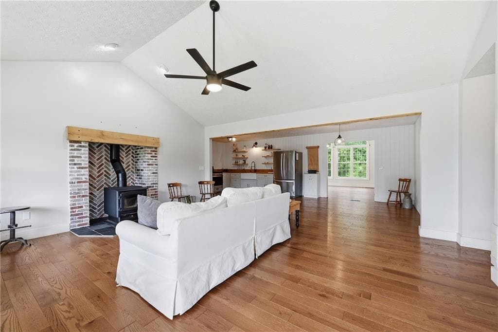 3 bedroom, 2 bathroom, 1,995 sq ft single family residence for sale at 5545 Odum Smallwood Road, Gainesville, GA 30506 — photo 4