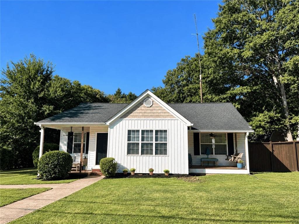 3 bedroom, 2 bathroom, 1,224 sq ft single family residence for sale at 43 Hood Street, Commerce, GA 30529