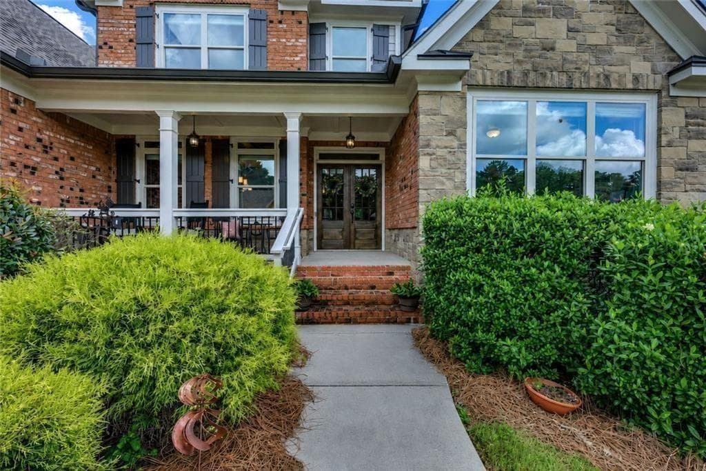 5 bedroom, 4 bathroom, 6,836 sq ft single family residence for sale at 878 Heritage Lake Way, Grayson, GA 30017 — photo 2