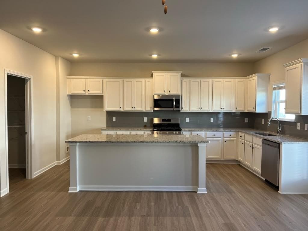 4 bedroom, 3 bathroom, 2,282 sq ft single family residence for rent at 67 Briarwood Drive, Dawsonville, GA 30534 for $2,350 a month — photo 3