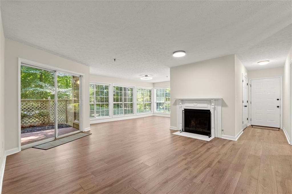 1 bedroom, 1 bathroom, 1,164 sq ft condominium for sale at 1710 Riverview Drive, Marietta, GA 30067 — photo 2