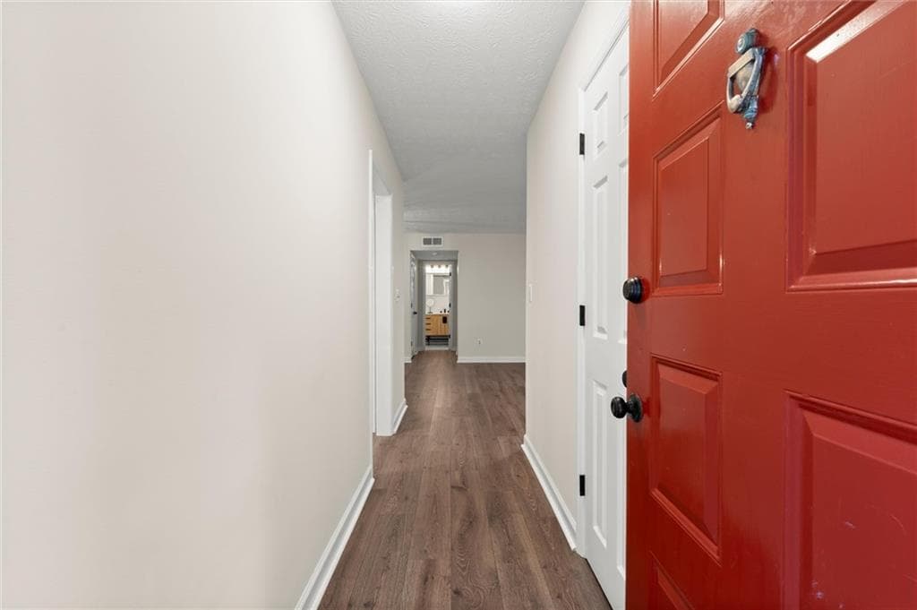1 bedroom, 1 bathroom, 1,164 sq ft condominium for sale at 1710 Riverview Drive, Marietta, GA 30067 — photo 4
