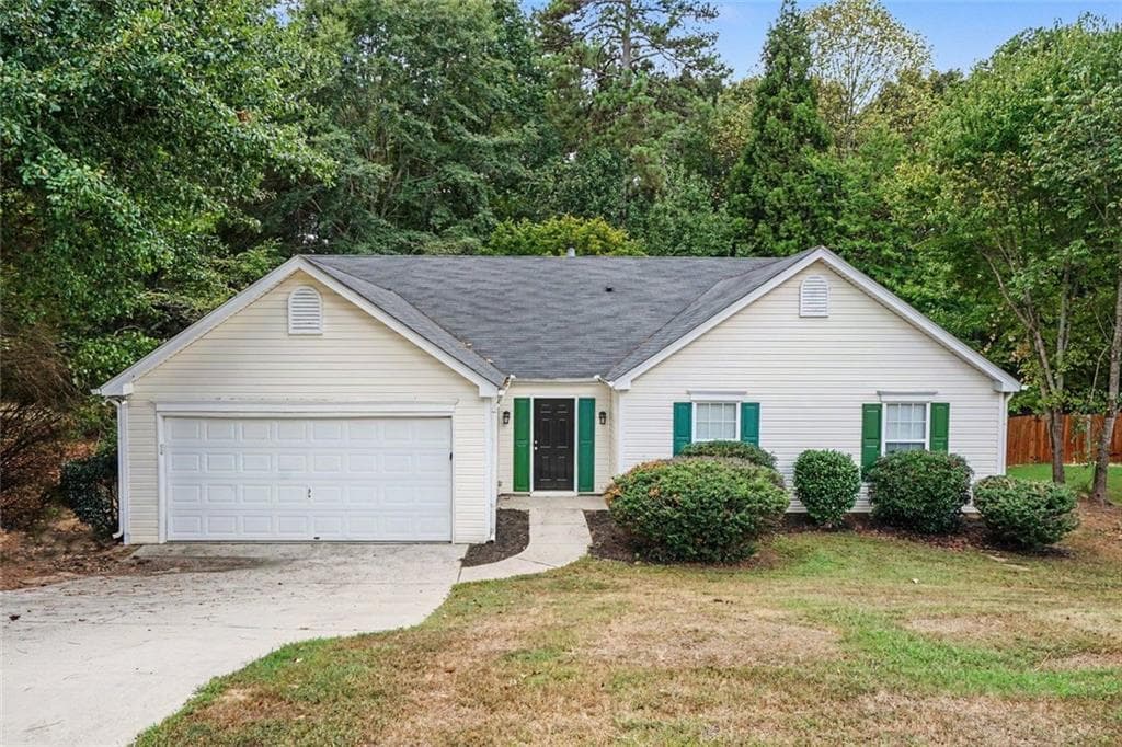 4 bedroom, 2 bathroom, 2,168 sq ft home for sale at 411 Crested View Drive, Loganville, GA
