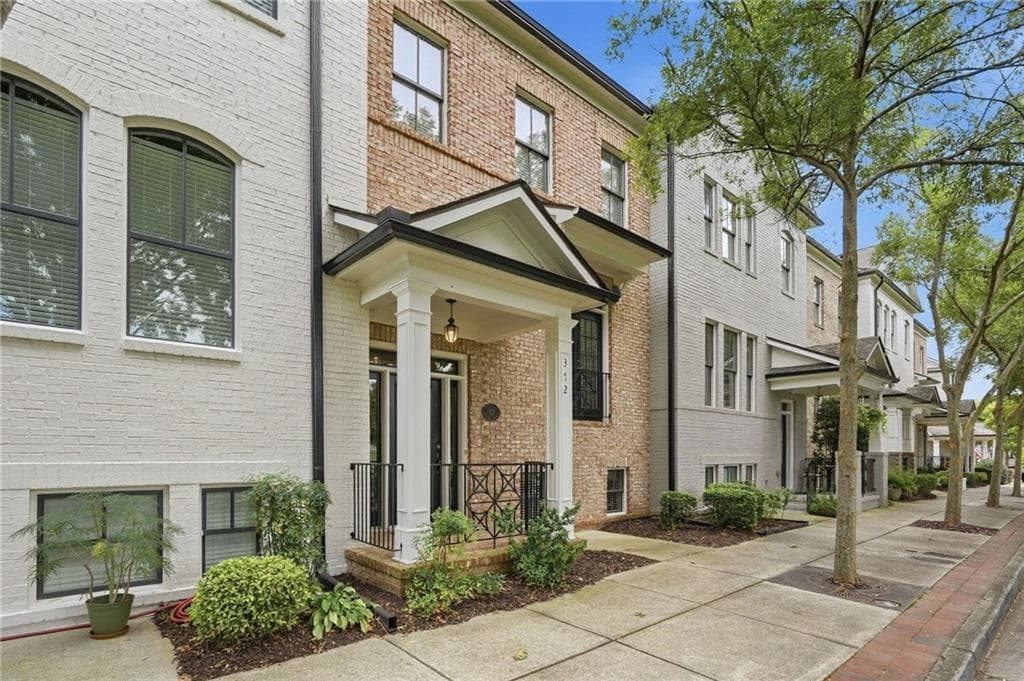 3 bedroom, 4 bathroom, 2,665 sq ft townhouse for sale at 372 Suwanee Avenue, Suwanee, GA 30024 — photo 4
