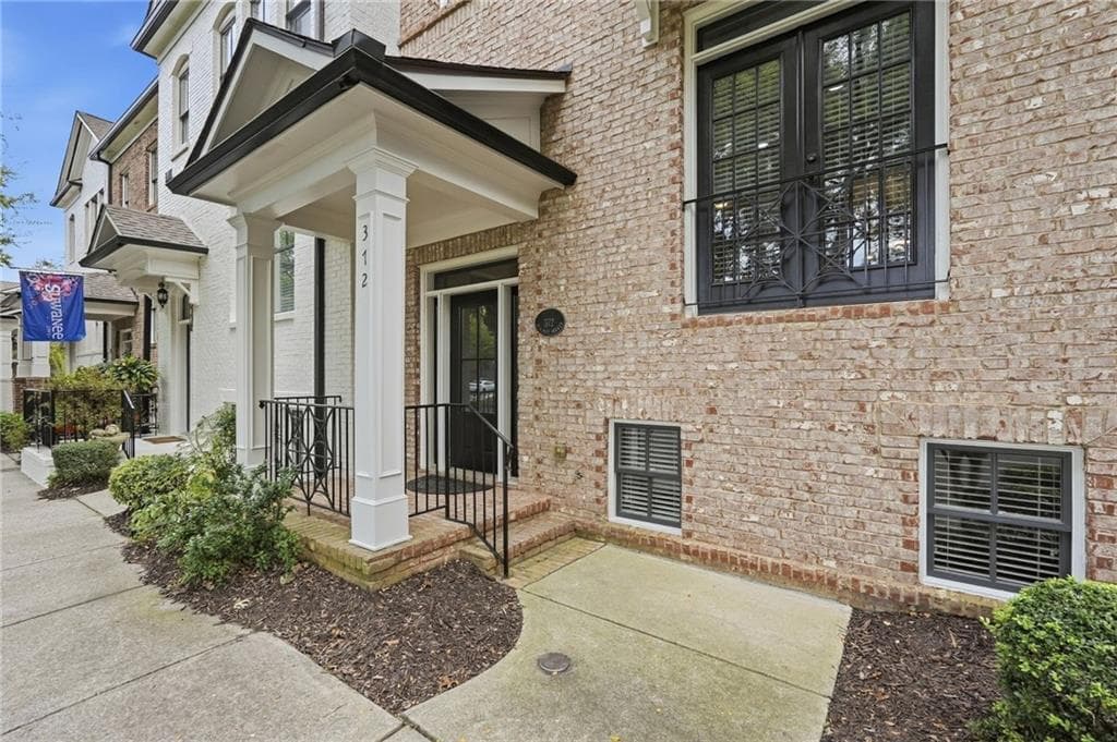3 bedroom, 4 bathroom, 2,665 sq ft townhouse for sale at 372 Suwanee Avenue, Suwanee, GA 30024 — photo 5
