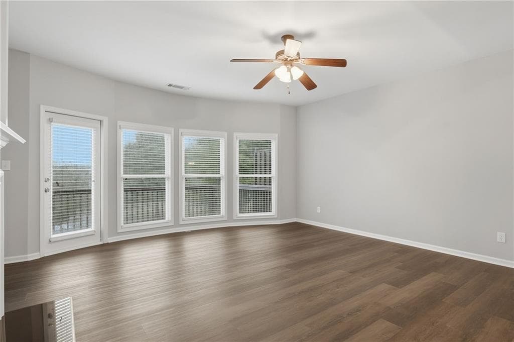 3 bedroom, 4 bathroom, 2,665 sq ft townhouse for sale at 372 Suwanee Avenue, Suwanee, GA 30024 — photo 10