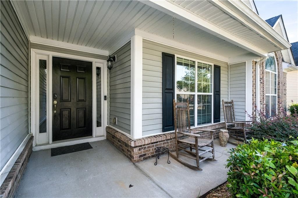 3 bedroom, 2 bathroom, 2,162 sq ft single family residence for sale at 1490 Jami Hollow Way, Lawrenceville, GA 30043 — photo 2